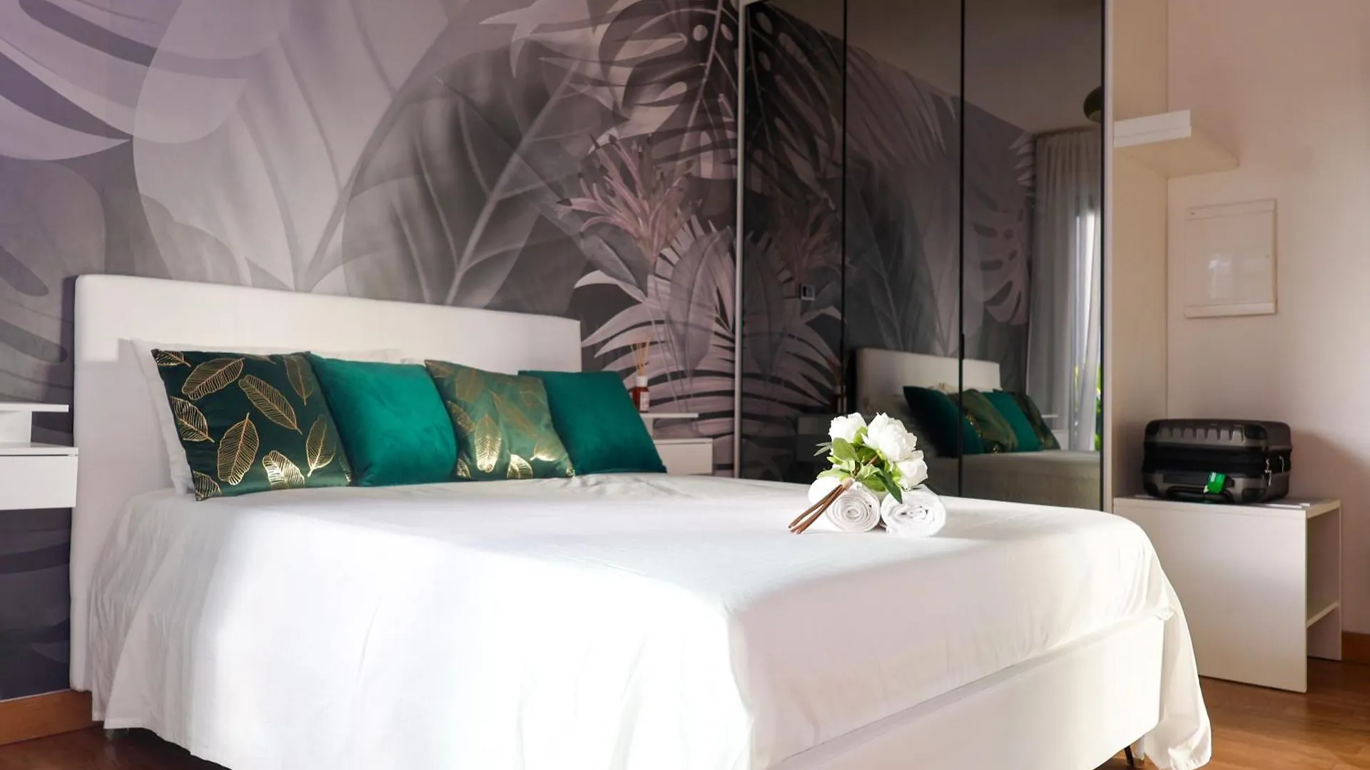 Jungle Suite And Parking Milan 0*,  Italy